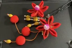 ハンドメイド　つまみ細工　 赤い花飾りのかんざし