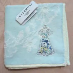 リバティ タオルハンカチ 　花柄ドレス(ミントグリーン)