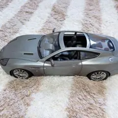 アストン・マーチンDB７ 1/18 　クロムメッキ仕様　スペイン製　中古品 アストン・マーチンDB7 1/18 クロムメッキ仕様 スペイン製 中古品