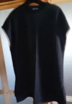 黒ニットベスト