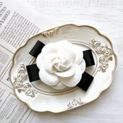 ♡シンプル　フラワー　コサージュ　リボン　ホワイト　軽量　入学式　卒業式
