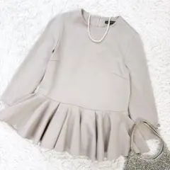 tsuru by mariko oikawa ノーカラーぺプラムブラウス　春夏のサムネイル