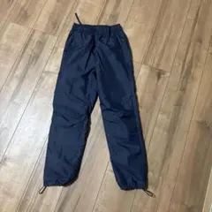 ウィンドブレーカーの下