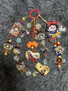ポップな白雪姫浮き彫りビーズじゃらじゃら ストラップキーホルダー