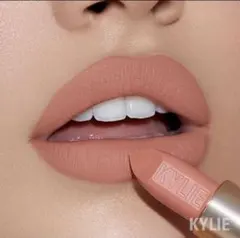 カイリージェンナー　リップ　マットピンク BEACH BUM