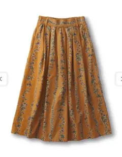 サニークラウズ　クリスマスローズが咲くスカート