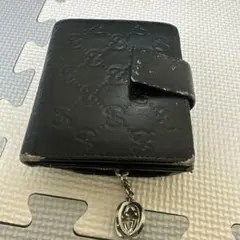 二つ折り財布 黒 レザー ロゴチャームのサムネイル