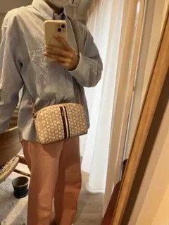 【新品未使用】Tommy Hilfiger ロゴ柄クロスボディバッグ（ベージュ）