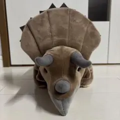 ぬいぐるみ　恐竜　トリケラトプス