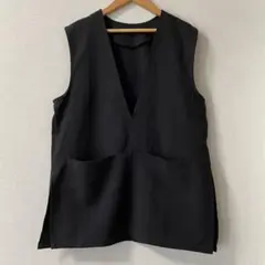 フロントポケットベスト　ブラック　F ジレ　黒　Vネック　ノースリーブベスト