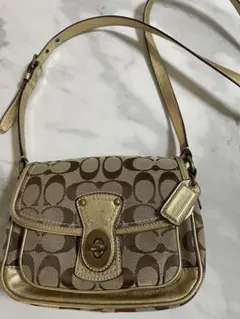 coach コーチ　美品　シグネチャー　ショルダーバッグ　斜め掛け　ゴールド本革