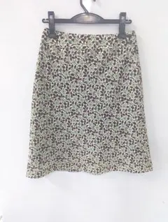 【美品】NEWYORKER花柄スカート ブラウン×グリーン系のサムネイル