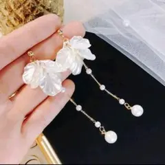 パール 花びら ピアス ロング 揺れる フラワー ピアス 韓国 新品未使用