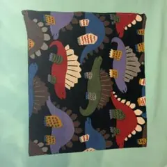 恐竜柄の袋（ファスナー付き）