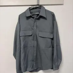 グリーン ボタン付き長袖シャツ