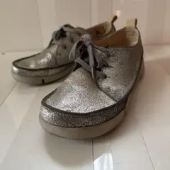 CLARKS✴︎TriCLaraシルバー グリッター スニーカー24cmのサムネイル