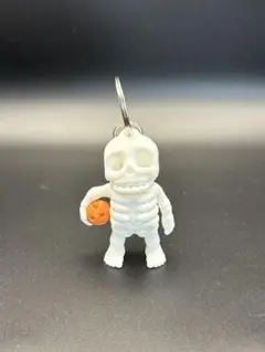 スケルトン　パンプキン　キーホルダー　おもちゃ　白色　フィギア　ハロウィン限定