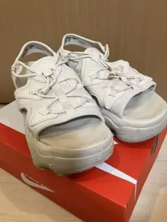 【Nike】エアマックスココ　ベージュ　7のサムネイル