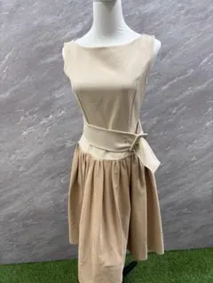 フォクシー ベージュ ノースリーブ 膝丈ワンピース