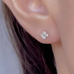 輝く CZダイヤ 1粒 フラワー ピアス◇つけっぱなし♡サージカルステンレス