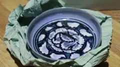 青と白の花柄陶器皿
