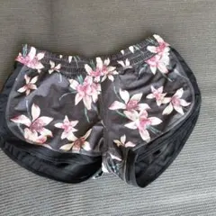 ROXY フローラルプリント ショートパンツ