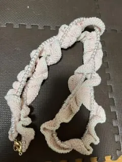 ハンドメイド　フリルスマホショルダーストラップ【パールあり】