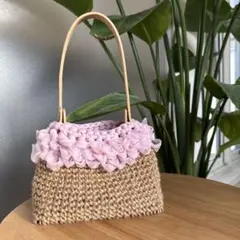 くすみピンクフリルかごバッグ