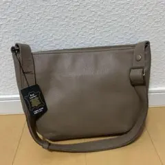 本革牛ショルダーバッグ　斜めがけショルダーバッグ