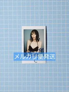 伊藤舞雪　直筆サイン入り生チェキ インスタント写真 水着　月ともぐらのサムネイル