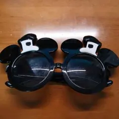 ミッキー型サングラス 黒と白