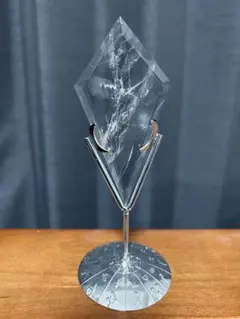 水晶 クリスタル ダイヤモンド型 置物 台座付き