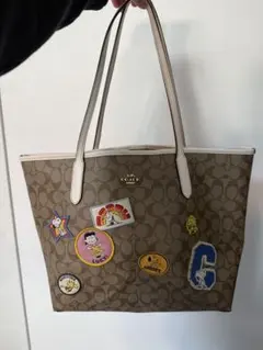 は*な様 COACH パッチ付きトートバッグ ベージュ　スヌーピー