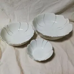 花びら型ホワイト陶器ボウル3個セット