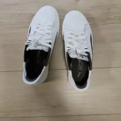 PUMA SOFTFOAM ホワイトスニーカー