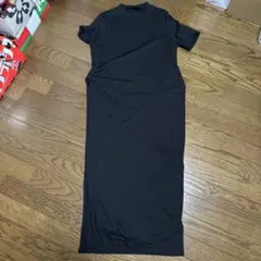 スリット入りワンピース