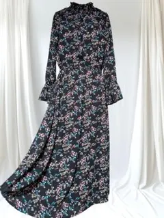 匿名配送　総花柄　レディースロングＡライン長袖ワンピ　黒　ベルトなし　肌触り良