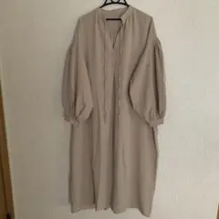 ボンジュールサガン　ベージュ バルーンスリーブ シャツワンピース