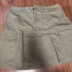 GU カーキ色 サイドポケット付きミニスカート