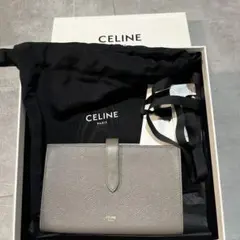 CELINE ラージストラップウォレット 新型 二つ折り財布 グレージュ レザーのサムネイル