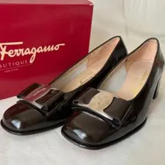 フェラガモパンプス　ヴァラリボン　黒　ブラック22.5cm ロゴ刻印　エナメル