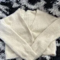 フワフワニット Vネック クロップド丈