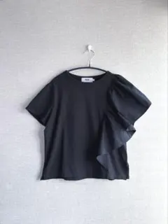 AZUL ブラックネイビー フリル 半袖Tシャツ アシンメトリーのサムネイル