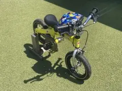へんしんバイク 12インチ イエロー ペダル装着済　ヘルメット付きのサムネイル