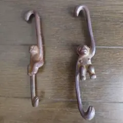 猿デザインの金属製ウォールフック2個セット