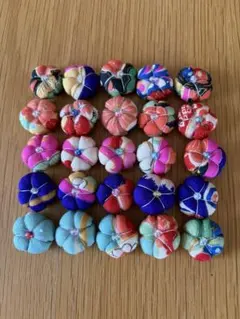 ちりめん細工 花形パーツ 2５個セット　手作り　生地絹　雛飾り