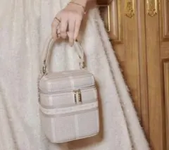 2026年最新】hlt jacquard vanity bag silverの人気アイテム - メルカリ