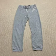 Nike グレー スウェットパンツ ジョガーパンツ　スポーツ　レディース
