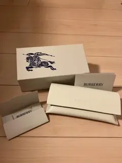 BURBERRY ホワイト フラグメントケース