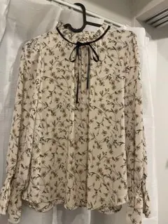 花柄リボン付きブラウス